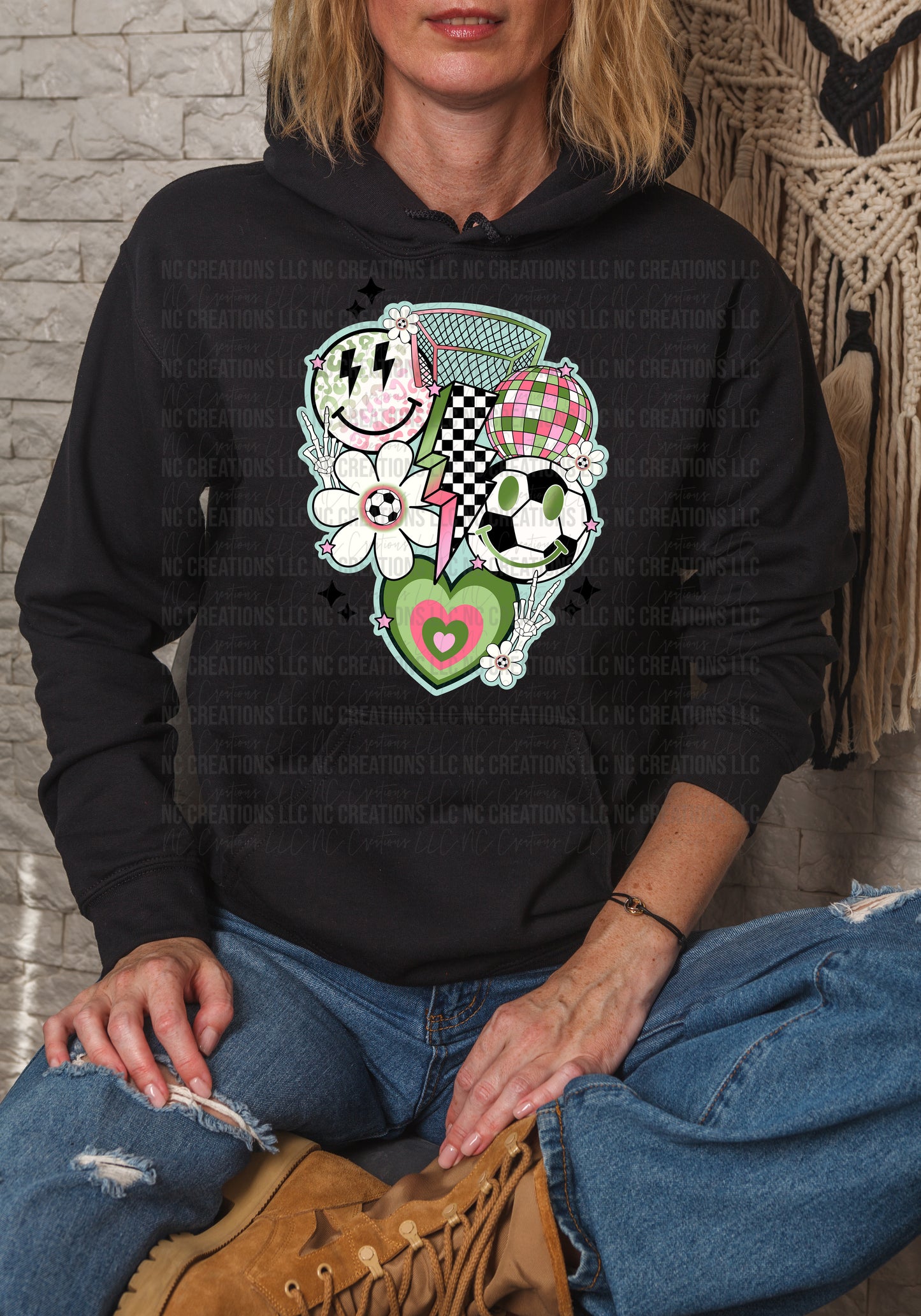 Camiseta con gráfico de collage de fútbol