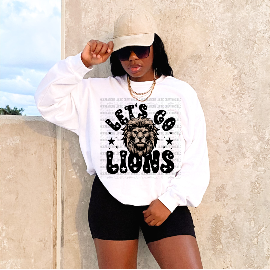 Camiseta con estampado de mascota y letras pintadas